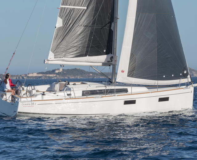 Oceanis 38